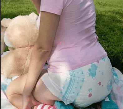 Abdl Diaper Girl wearing the Diaper to playing alone